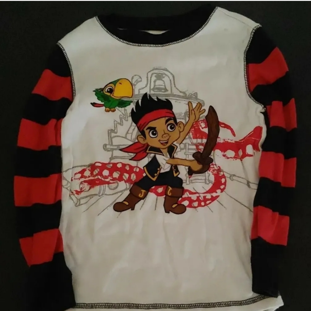 Disney Store Jake and the Neverland Pirates 2pc Size 5 snug fit pajama set